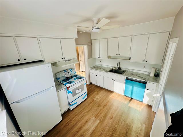 Builiding view nine for 23084 Berdeno, Hazel Park, MI. 48030