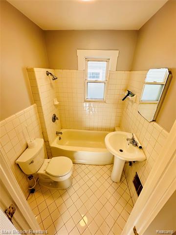 Builiding view seven for 23084 Berdeno, Hazel Park, MI. 48030