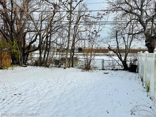 Builiding view two for 23084 Berdeno, Hazel Park, MI. 48030