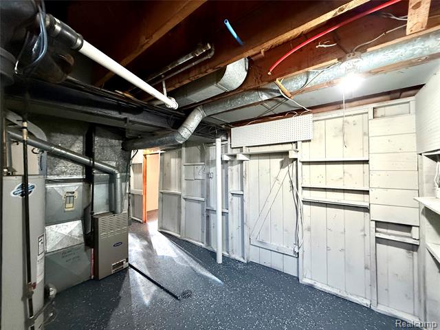 Builiding view fifty five for 23400 Seneca, Oak Park, MI. 48237