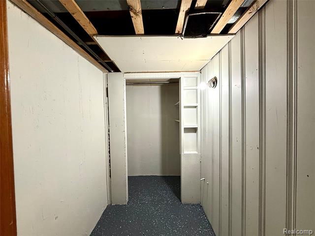 Builiding view fifty two for 23400 Seneca, Oak Park, MI. 48237