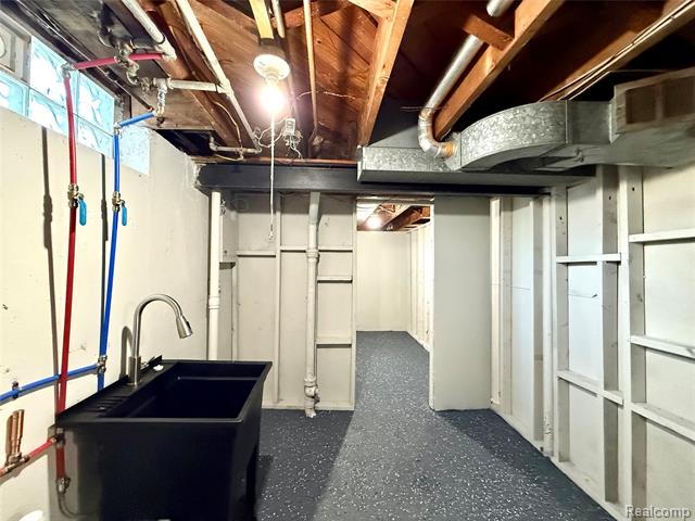 Builiding view forty eight for 23400 Seneca, Oak Park, MI. 48237