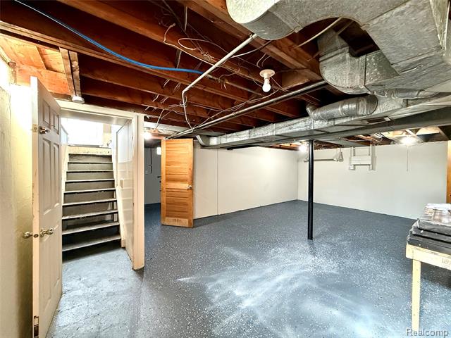 Builiding view forty five for 23400 Seneca, Oak Park, MI. 48237