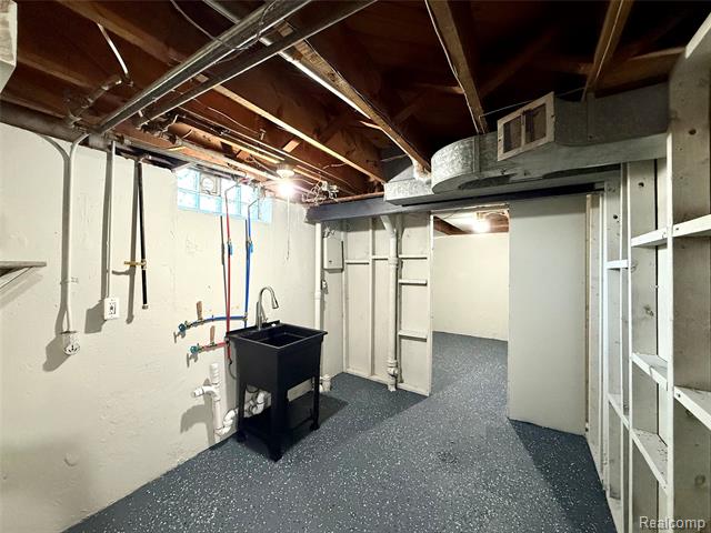 Builiding view forty nine for 23400 Seneca, Oak Park, MI. 48237