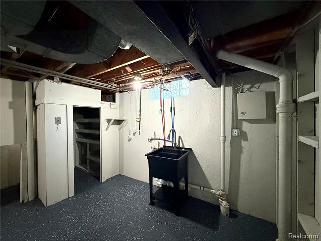 Builiding view forty seven for 23400 Seneca, Oak Park, MI. 48237