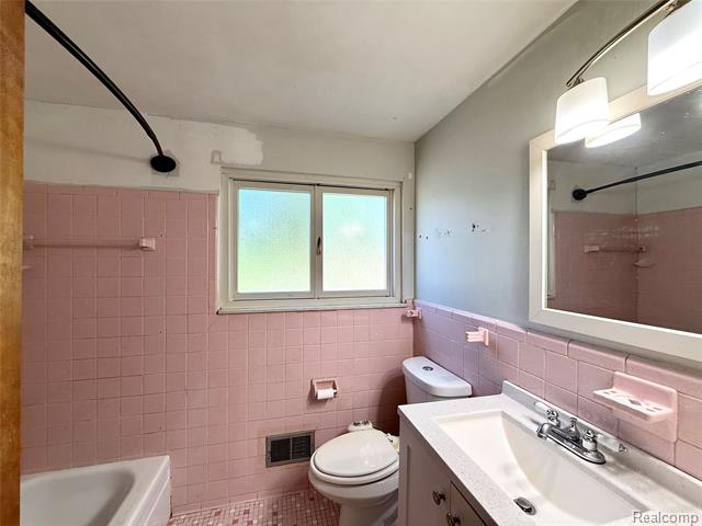 Builiding view forty for 23400 Seneca, Oak Park, MI. 48237