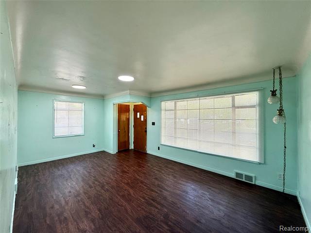 Builiding view nine for 23400 Seneca, Oak Park, MI. 48237