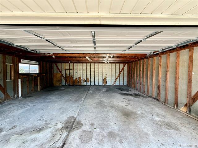 Builiding view sixty two for 23400 Seneca, Oak Park, MI. 48237