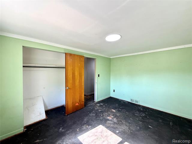 Builiding view thirty eight for 23400 Seneca, Oak Park, MI. 48237