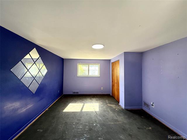 Builiding view thirty five for 23400 Seneca, Oak Park, MI. 48237