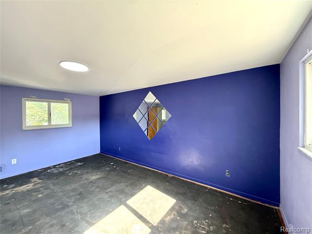 Builiding view thirty four for 23400 Seneca, Oak Park, MI. 48237