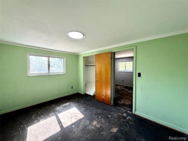 Builiding view thirty nine for 23400 Seneca, Oak Park, MI. 48237
