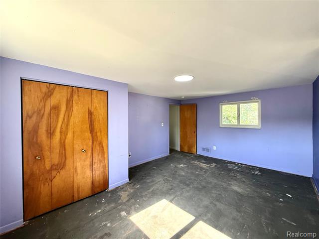 Builiding view thirty three for 23400 Seneca, Oak Park, MI. 48237