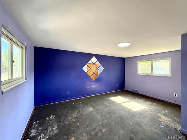 Builiding view thirty two for 23400 Seneca, Oak Park, MI. 48237