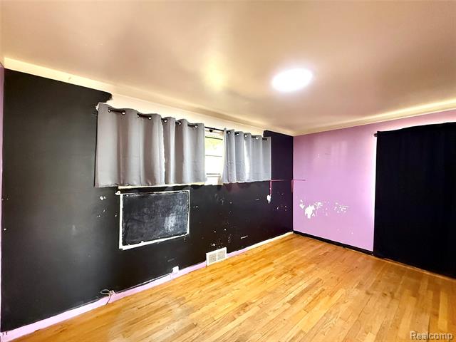 Builiding view twelve for 23400 Seneca, Oak Park, MI. 48237