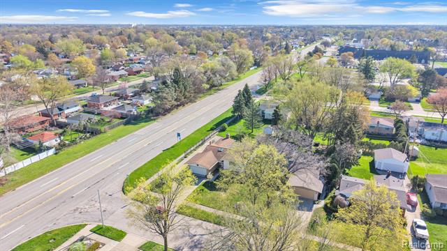 Builiding view forty five for 9498 Bassett, Livonia, MI. 48150