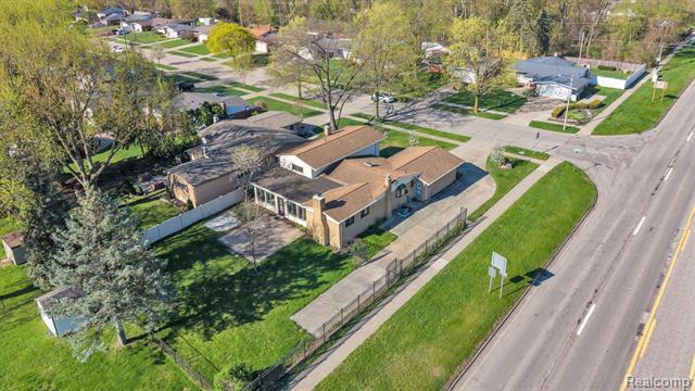 Builiding view forty seven for 9498 Bassett, Livonia, MI. 48150