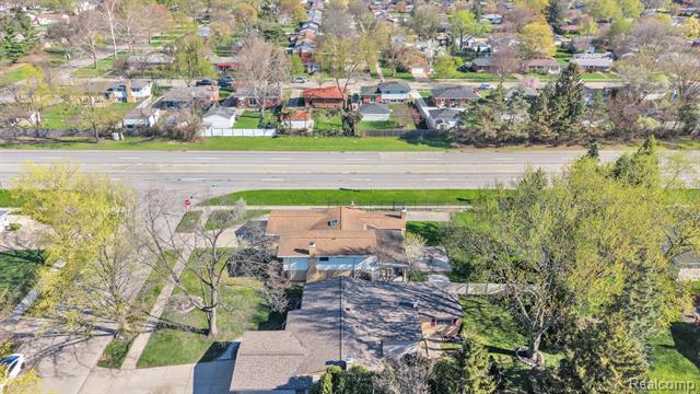 Builiding view forty six for 9498 Bassett, Livonia, MI. 48150
