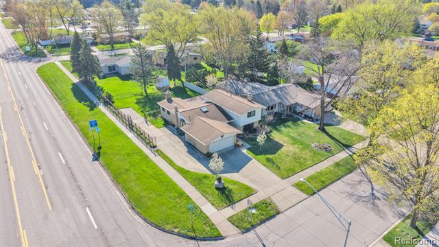 Builiding view forty three for 9498 Bassett, Livonia, MI. 48150