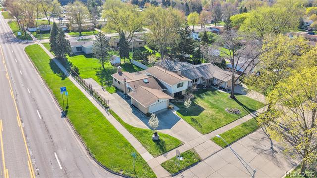 Builiding view forty two for 9498 Bassett, Livonia, MI. 48150
