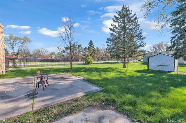Builiding view forty for 9498 Bassett, Livonia, MI. 48150