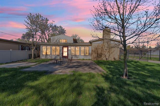 Builiding view thirty eight for 9498 Bassett, Livonia, MI. 48150