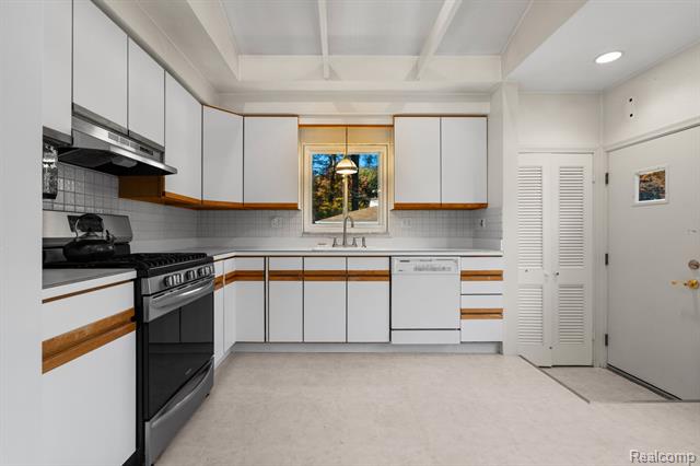 Builiding view eight for 33632 Cindy, Livonia, MI. 48150