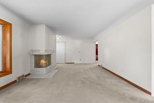 Builiding view fifteen for 33632 Cindy, Livonia, MI. 48150