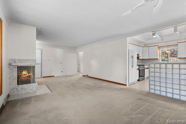 Builiding view fourteen for 33632 Cindy, Livonia, MI. 48150