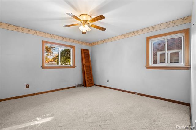 Builiding view nineteen for 33632 Cindy, Livonia, MI. 48150