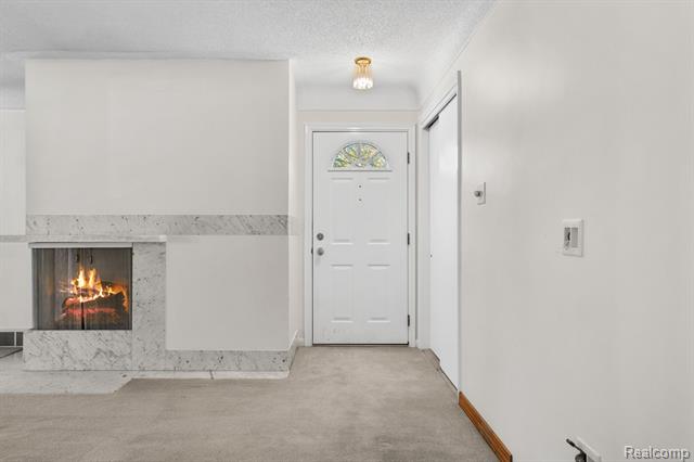 Builiding view sixteen for 33632 Cindy, Livonia, MI. 48150