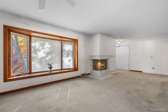 Builiding view thirteen for 33632 Cindy, Livonia, MI. 48150