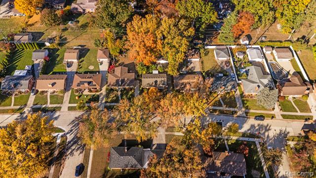 Builiding view thirty nine for 33632 Cindy, Livonia, MI. 48150