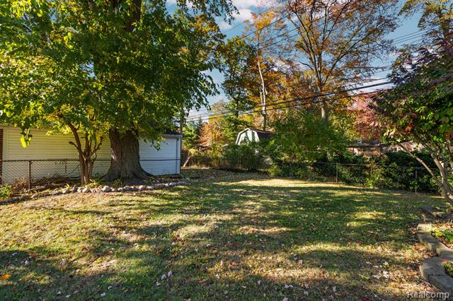 Builiding view thirty six for 33632 Cindy, Livonia, MI. 48150