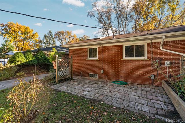 Builiding view thirty three for 33632 Cindy, Livonia, MI. 48150