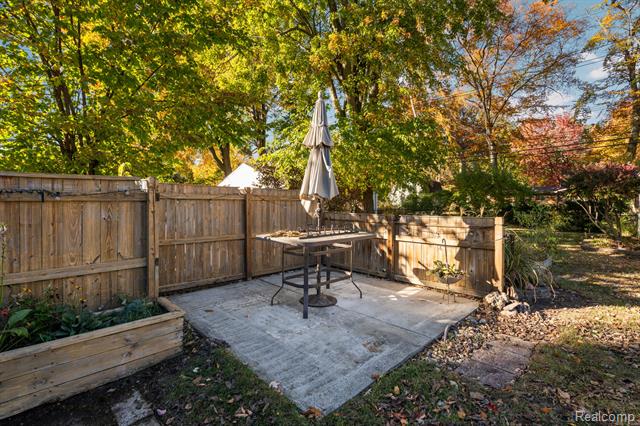 Builiding view thirty two for 33632 Cindy, Livonia, MI. 48150