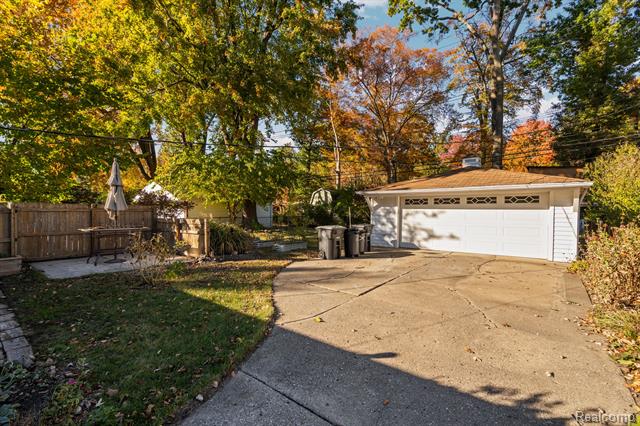 Builiding view thirty for 33632 Cindy, Livonia, MI. 48150