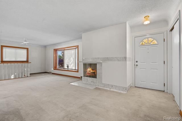 Builiding view three for 33632 Cindy, Livonia, MI. 48150