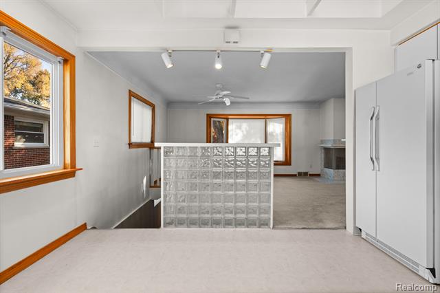 Builiding view twelve for 33632 Cindy, Livonia, MI. 48150