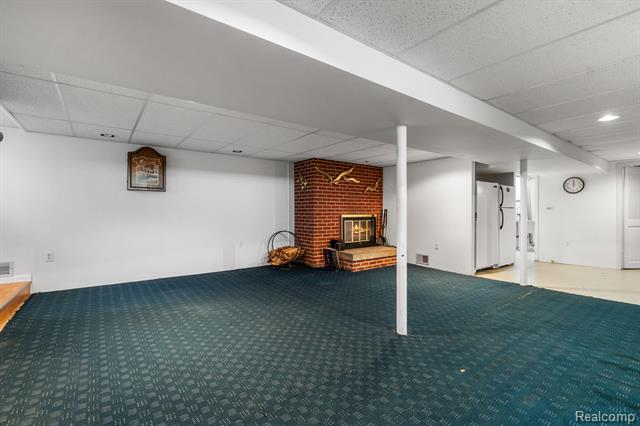 Builiding view twenty four for 33632 Cindy, Livonia, MI. 48150