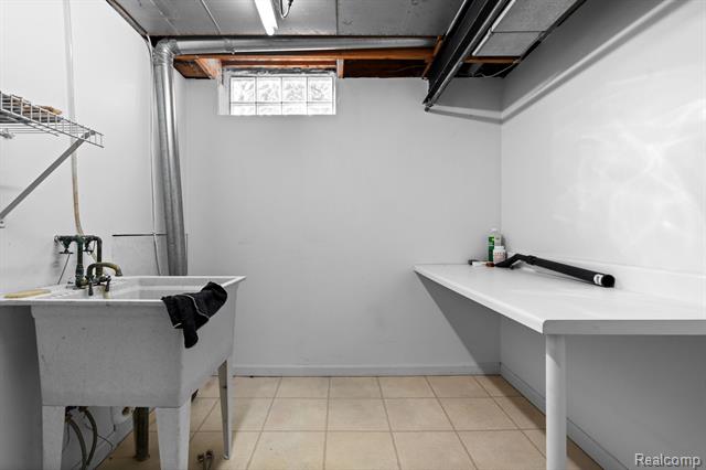 Builiding view twenty nine for 33632 Cindy, Livonia, MI. 48150