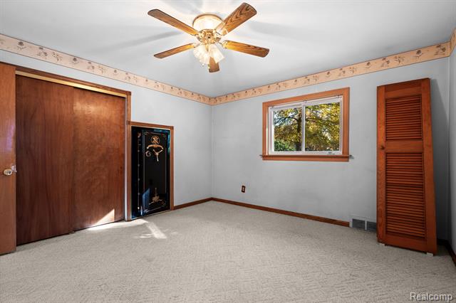 Builiding view twenty for 33632 Cindy, Livonia, MI. 48150