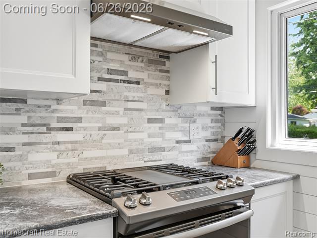 Builiding view eleven for 9338 Florida, Livonia, MI. 48150