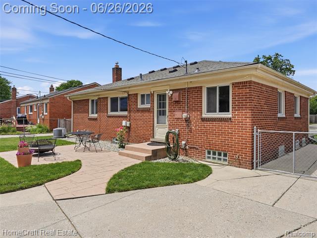 Builiding view twenty eight for 9338 Florida, Livonia, MI. 48150