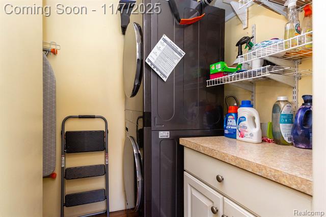 Builiding view nineteen for 9911 Ingram, Livonia, MI. 48150