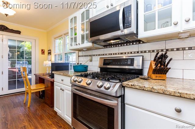 Builiding view seventeen for 9911 Ingram, Livonia, MI. 48150