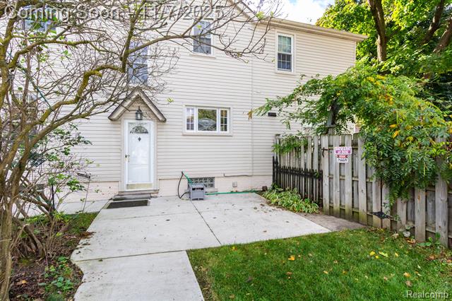 Builiding view thirty one for 9911 Ingram, Livonia, MI. 48150