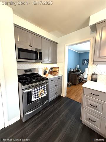 Builiding view nine for 9915 Ingram, Livonia, MI. 48150