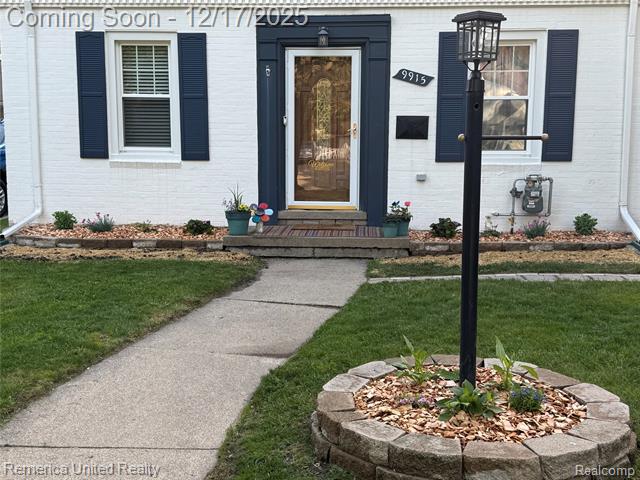 Builiding view two for 9915 Ingram, Livonia, MI. 48150