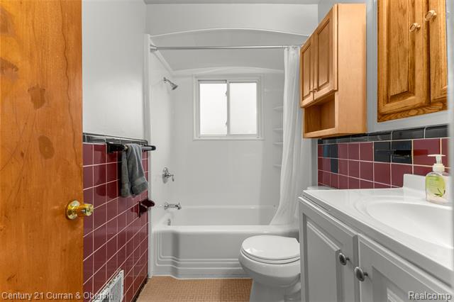 Builiding view seven for 35158 Parkdale, Livonia, MI. 48150